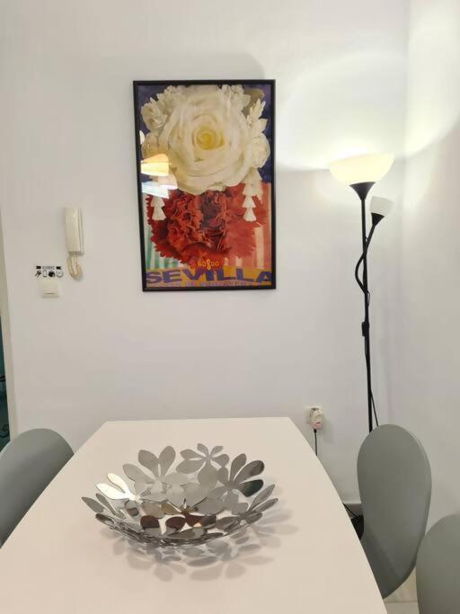 C Palacio Parking Segun Disponibilidad Sevilla Exterior foto