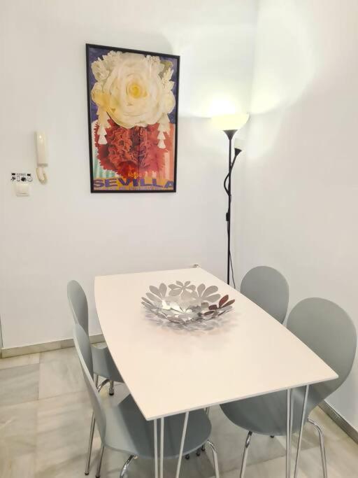 C Palacio Parking Segun Disponibilidad Sevilla Exterior foto