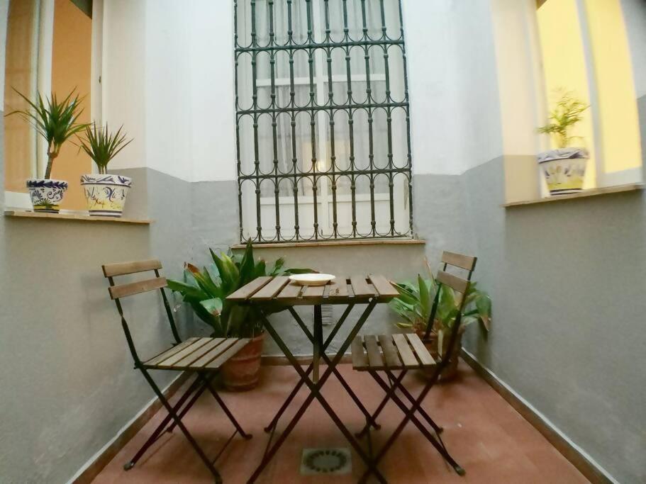 C Palacio Parking Segun Disponibilidad Sevilla Exterior foto